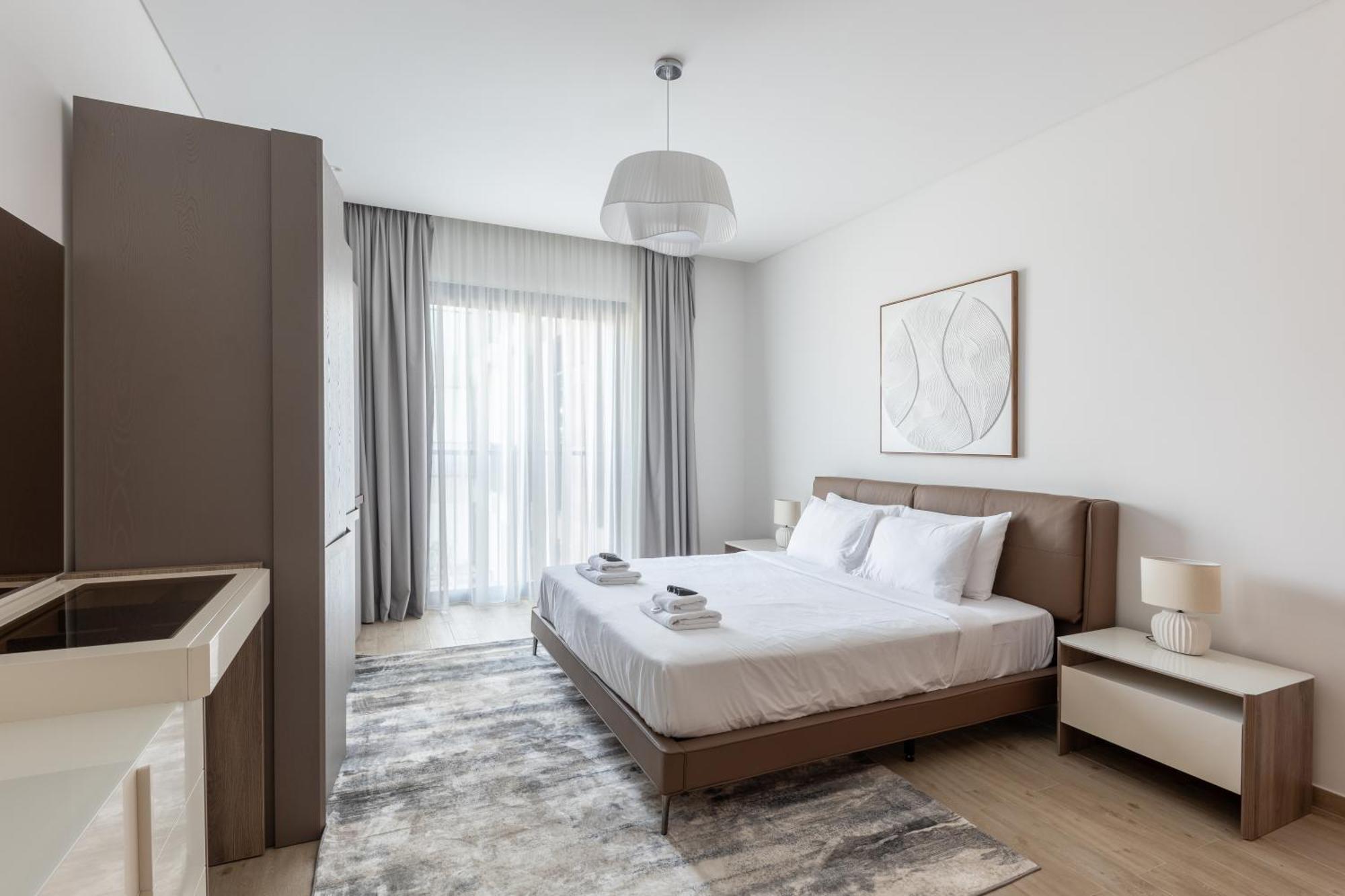 1bd Park 1, Walk,7 Min Walk To Metro
